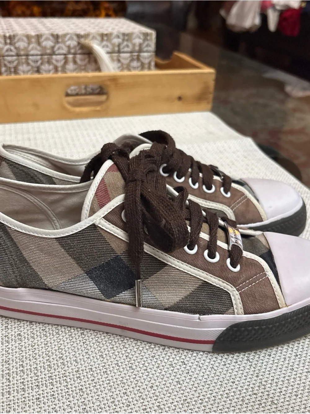 BURBERRY VINTAGE  Novacheck Plaid Low-Top Sneakers - Brown SIZE 9
